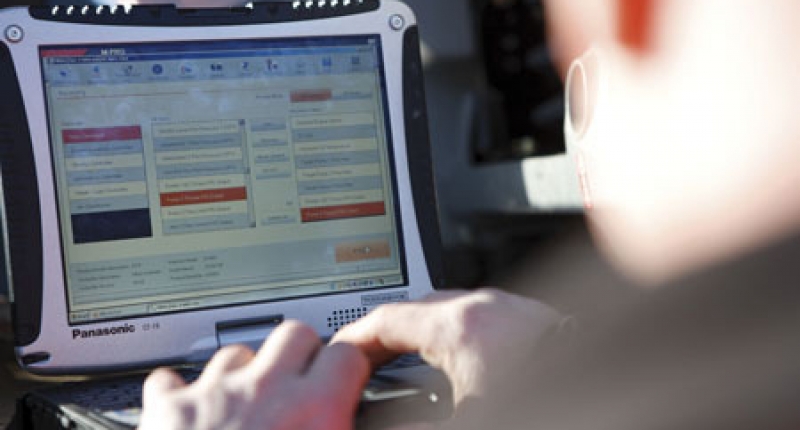 Maskinovervaakingsystem-Tekniskstttee-service Global e-service er Hitachi sin egen online, webbaserte applikasjon