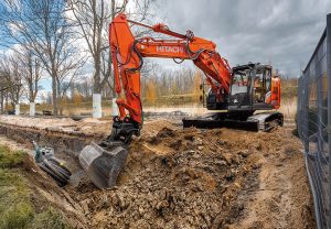 Beltegraver ZX225USLC-7 i arbeid
