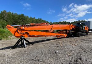 Beltegraver med superlang front fra Hitachi