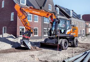 Hitachi hjulgraver skraper underlaget flatt