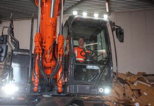 Hjulgraveren fra hitachi kommer nå utstyrt med LED lys i serie 7
