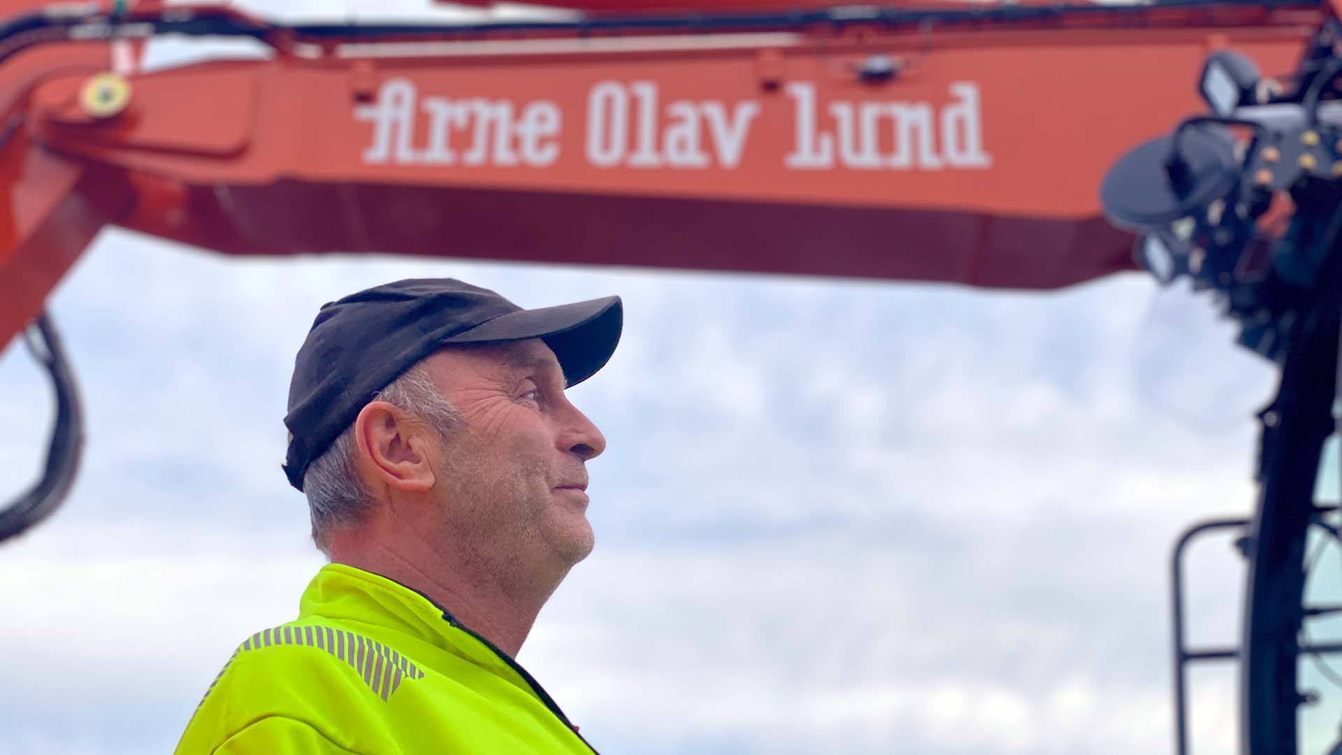 Maskinfører Svein Widar i firmaet Arne Olav Lund AS