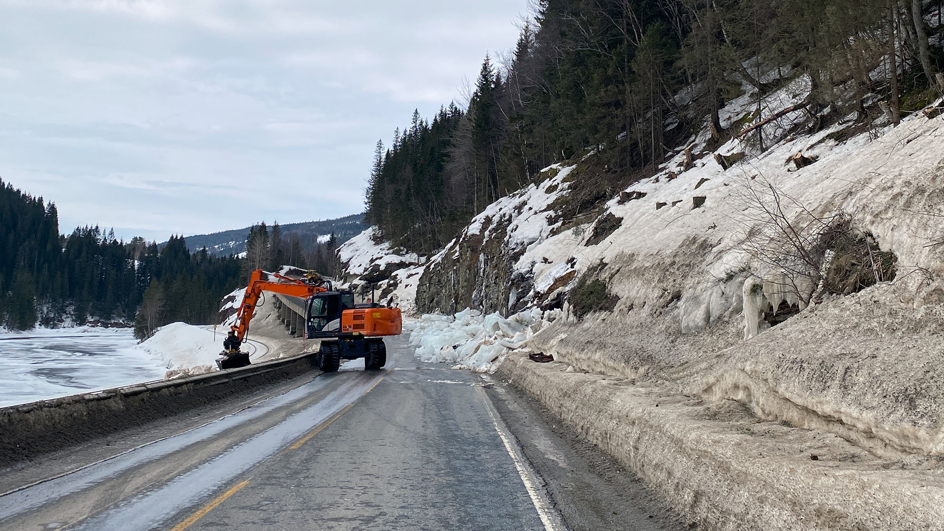 Hitachi Beltegraver ZX135US-7 hos M. Bjørgum Maskinstasjon AS i Haltdalen