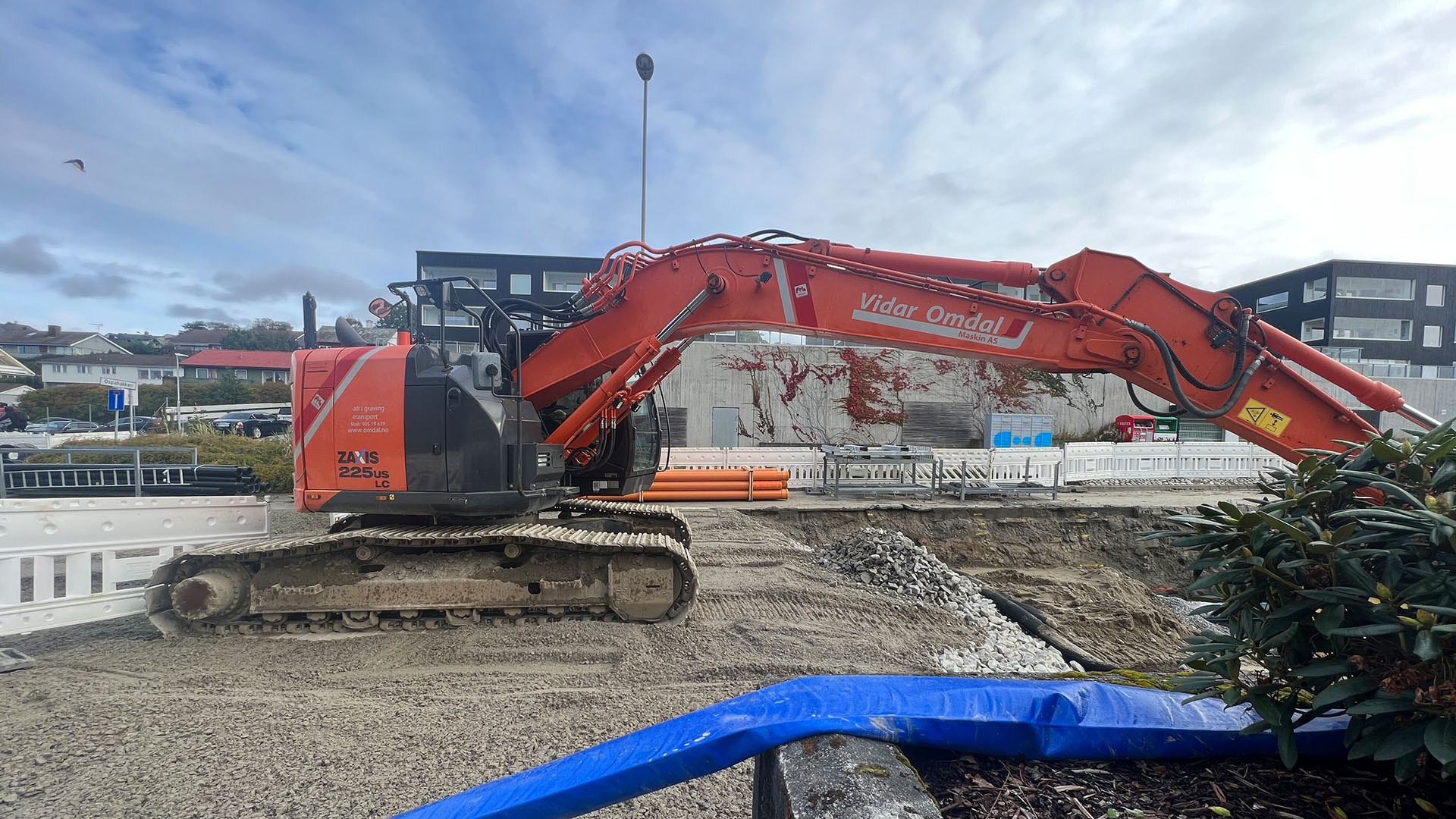 Hitachi ZX225USLC-5 hos Vidar Omdal Maksin AS